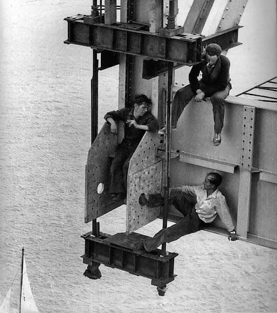50年代，奥克兰海港大桥修建时，休息的工人们 历史知识 ​​​