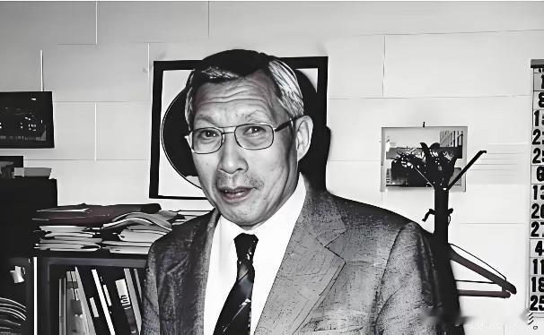 1950年3月，北大农学院教授李景均深夜将家中米缸倒满，装出一副还要回来的样子，