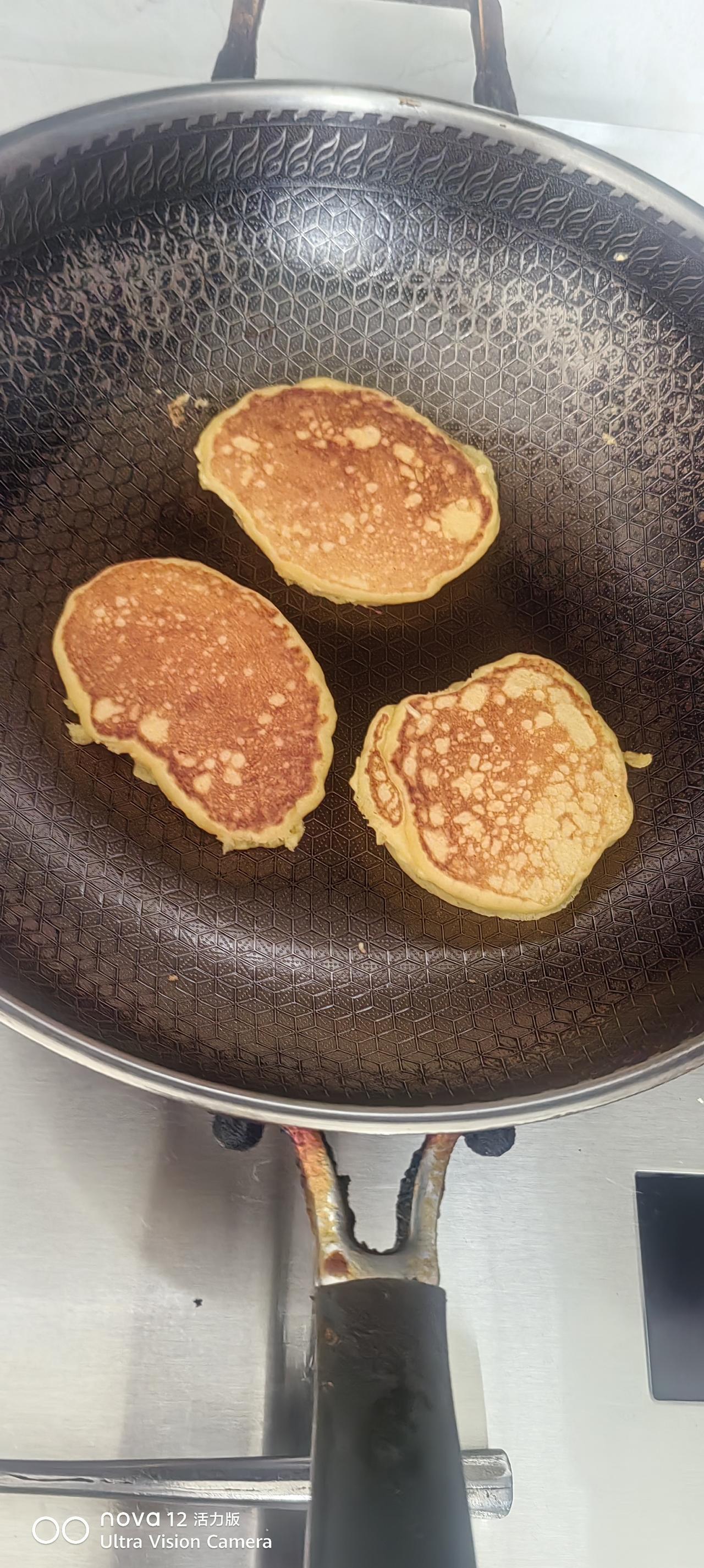玉米饼
爱上了玉米饼，不是说它有多好吃，是做得方便，发酵稀面不用踹面，发好面后一