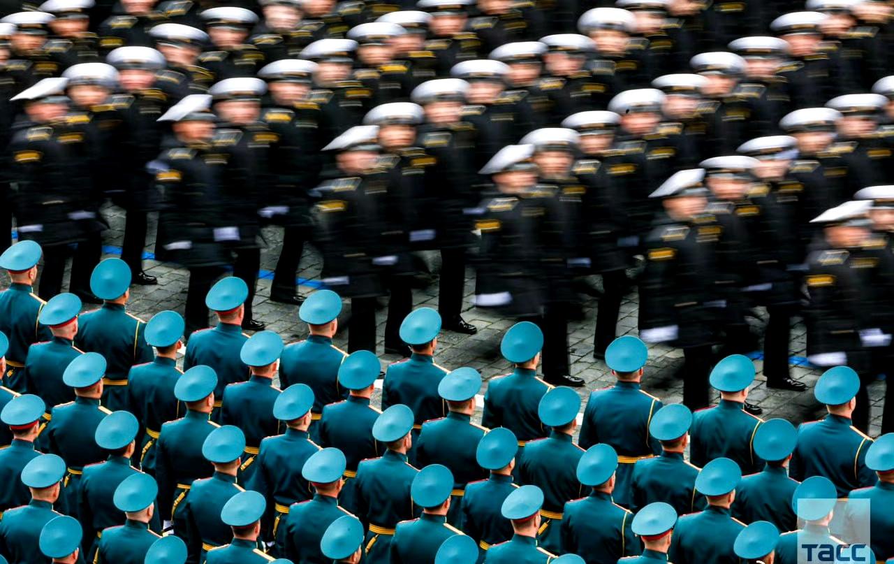 欧媒说，俄罗斯表态同意乌克兰的提议，可在顿巴斯建立非军事区。俄方主张，俄乌两国均