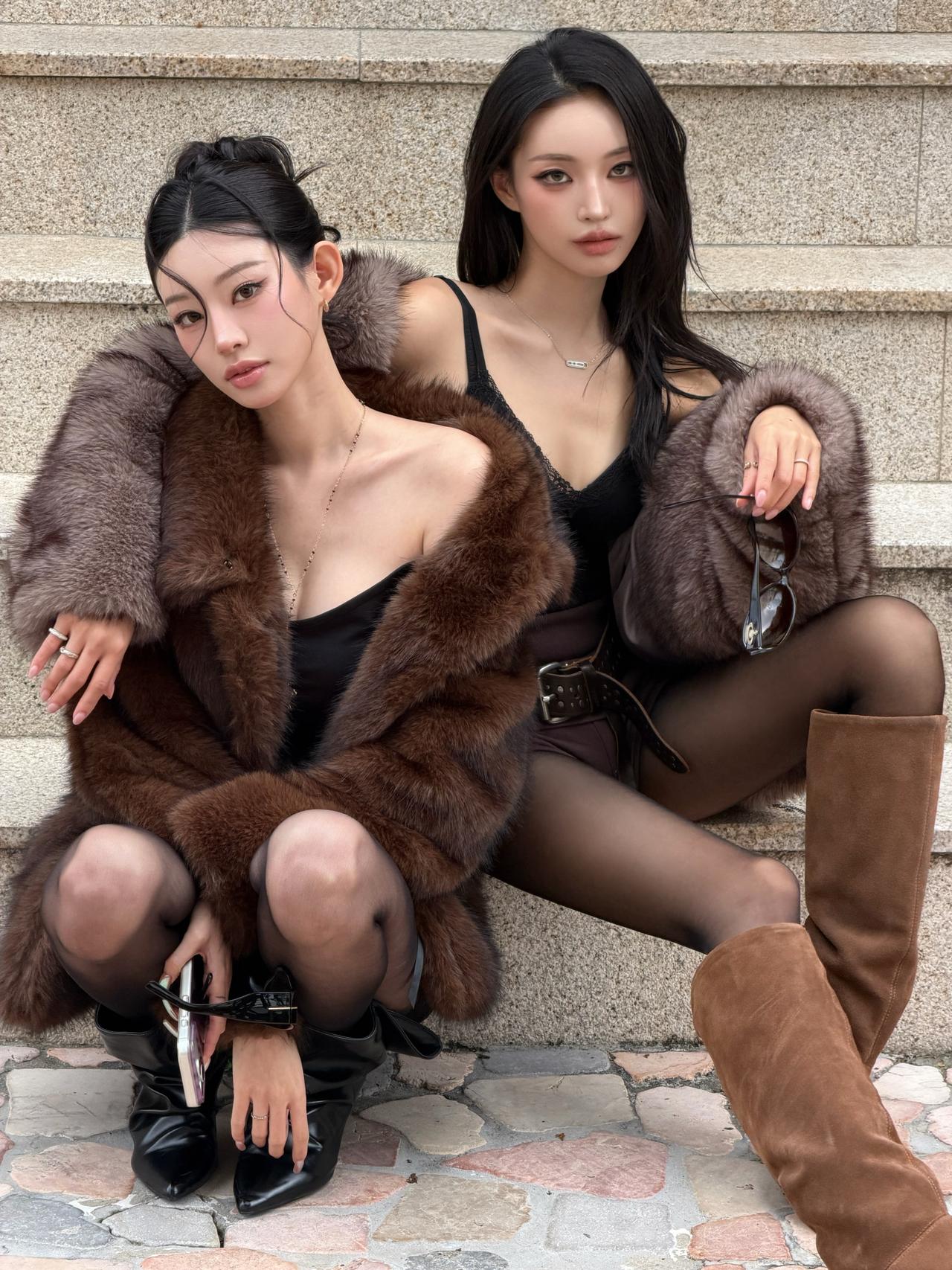 黑丝辣妹闺蜜，双倍养眼！
