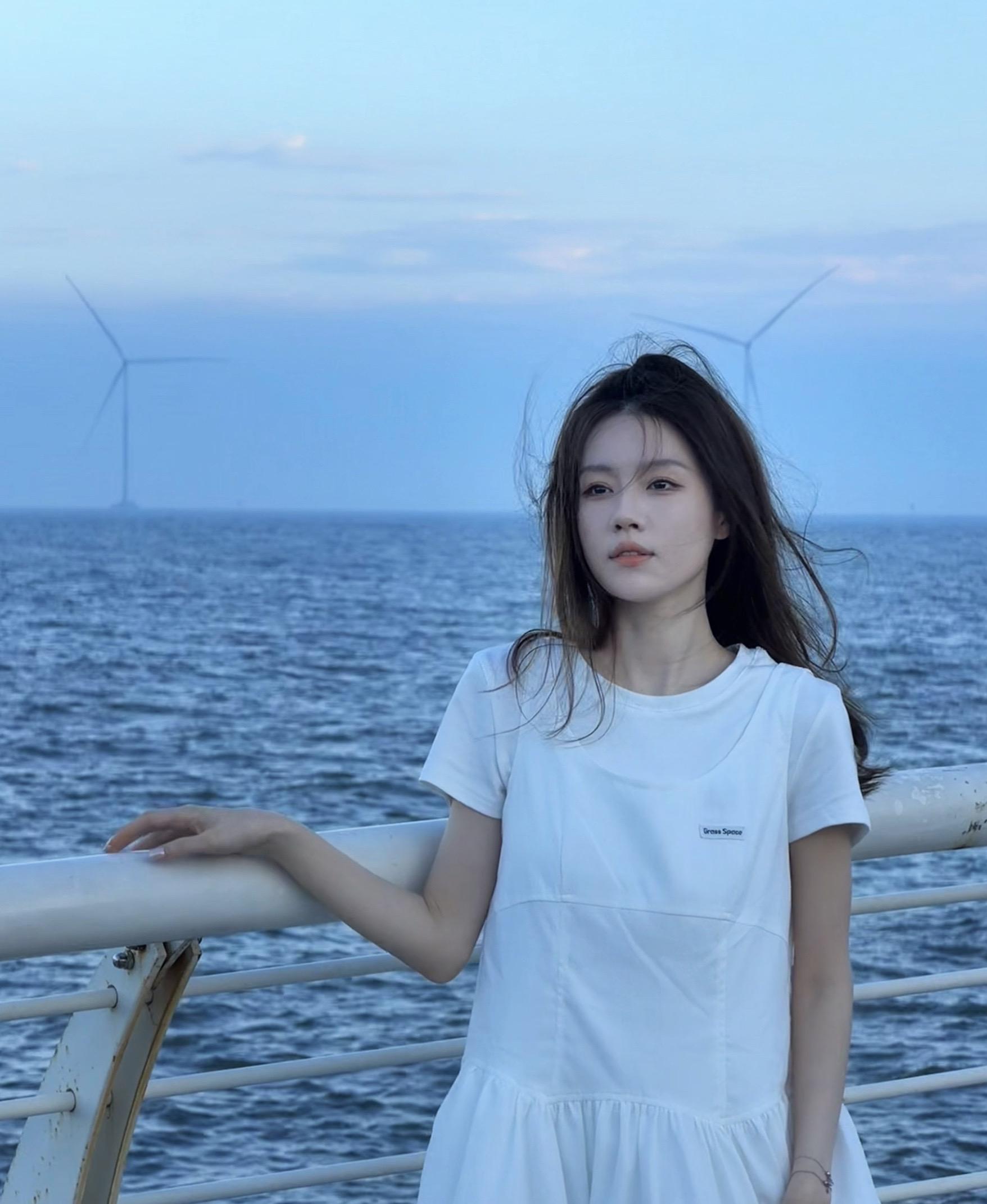 我想要平静的生活 想要一根再也感受不到愤怒悲伤 急迫和执念的神经