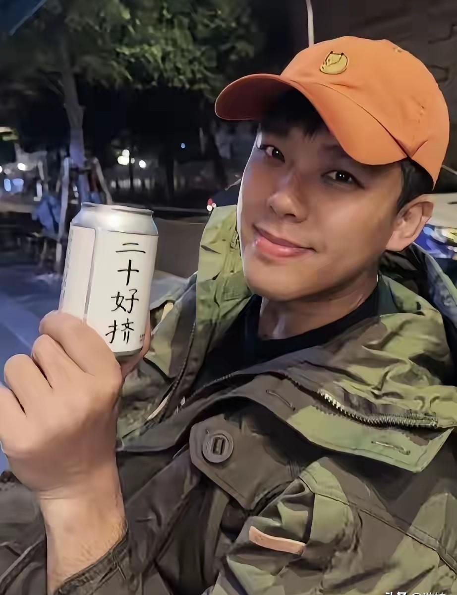 谁能想到，曾经咬死不放的“铁头娃”葛斯齐，居然真的收手了？
就在大家搬好板凳等着