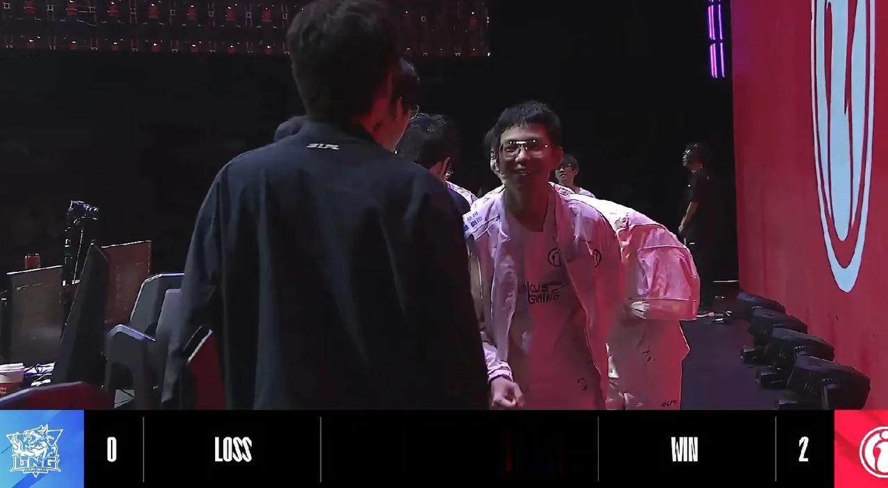 爆冷，IG2：0LNG，1-7的IG打得像7-1一样，LNG怎么啦，配合度很低，