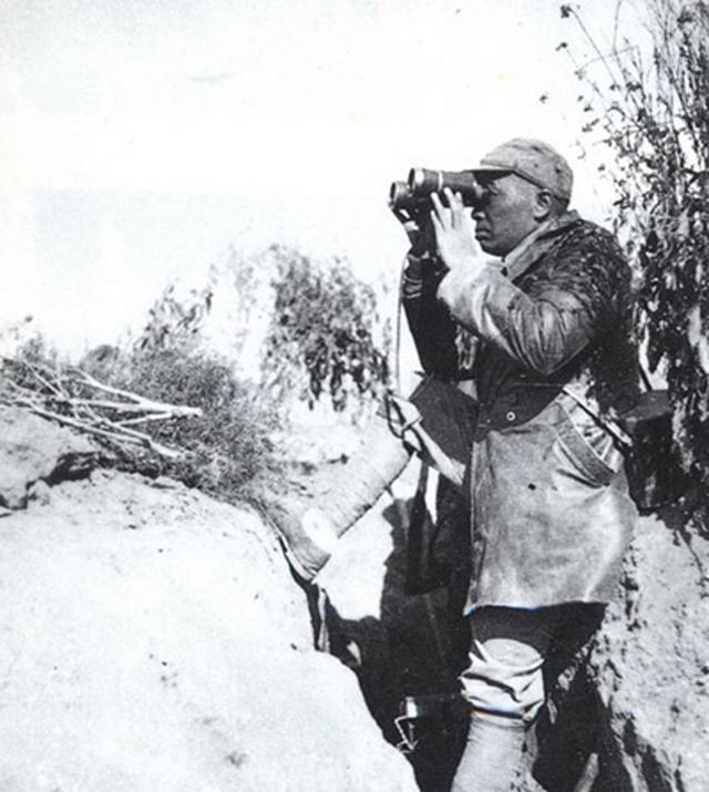 1907年，彭德怀的奶奶召集家族开会，宣布要把年仅9岁的彭德怀溺死，家族众人纷纷