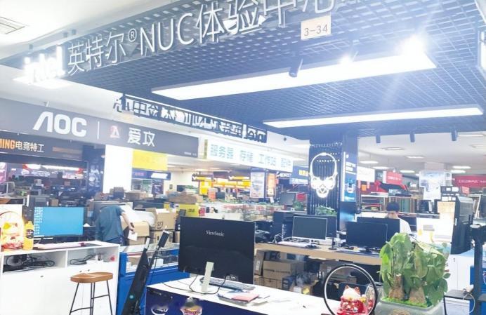 政策落地数码市场持续回暖，最“暴利”行业却要倒闭了？背后远不止电商冲击。

很多