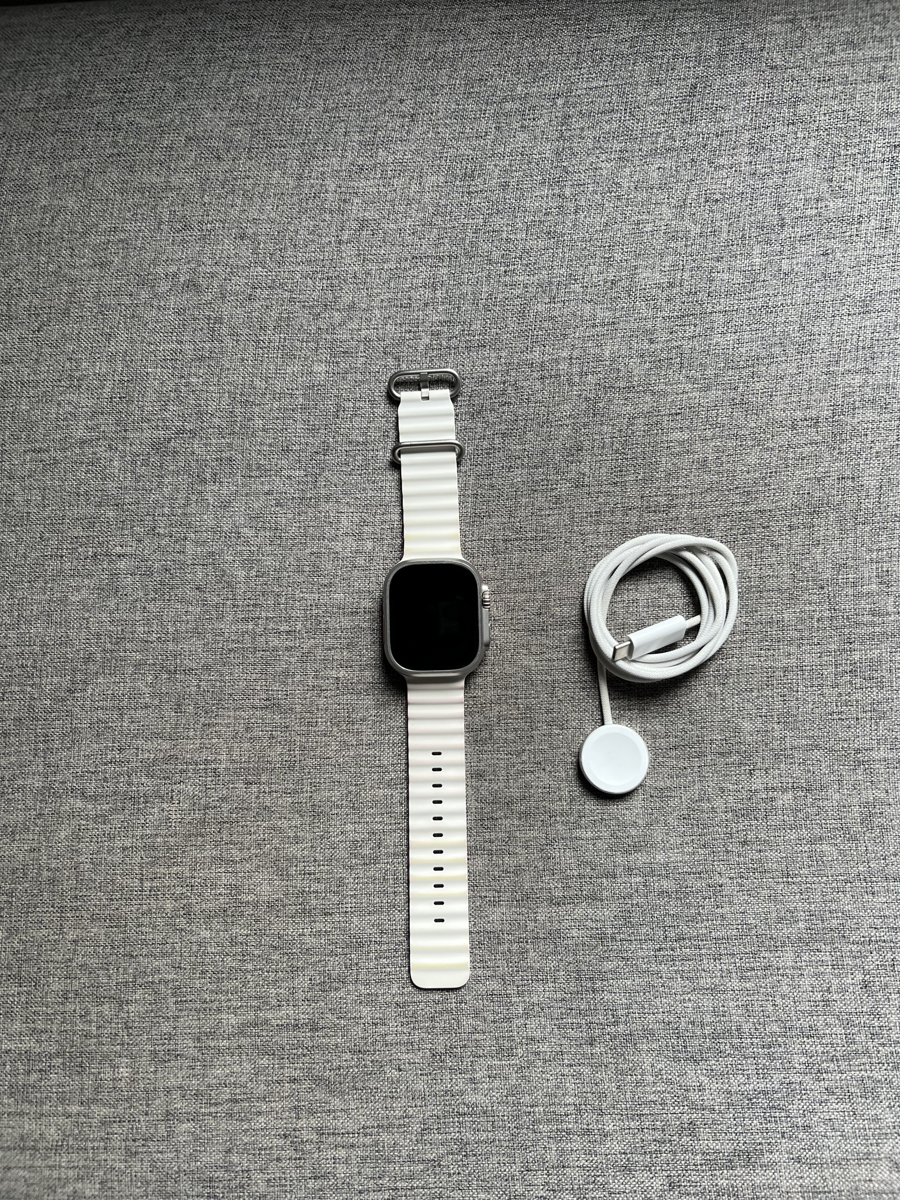 Apple Watch Ultra2 蜂窝版49mm 钛金属原色+白色海洋表带，
