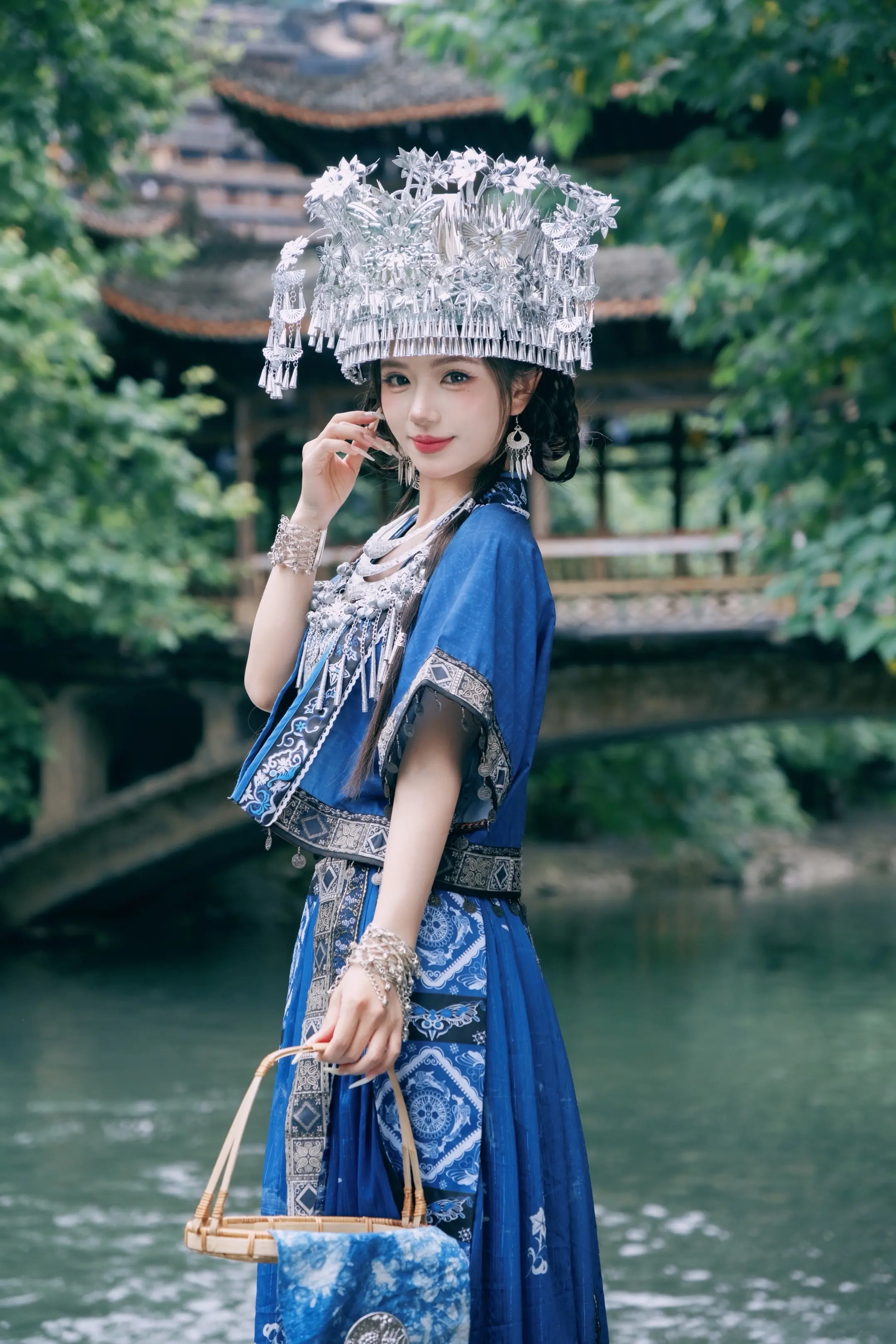 马上成年了还不会下蛊怎么办，大祭司说再学不会要把我赶出寨子了。