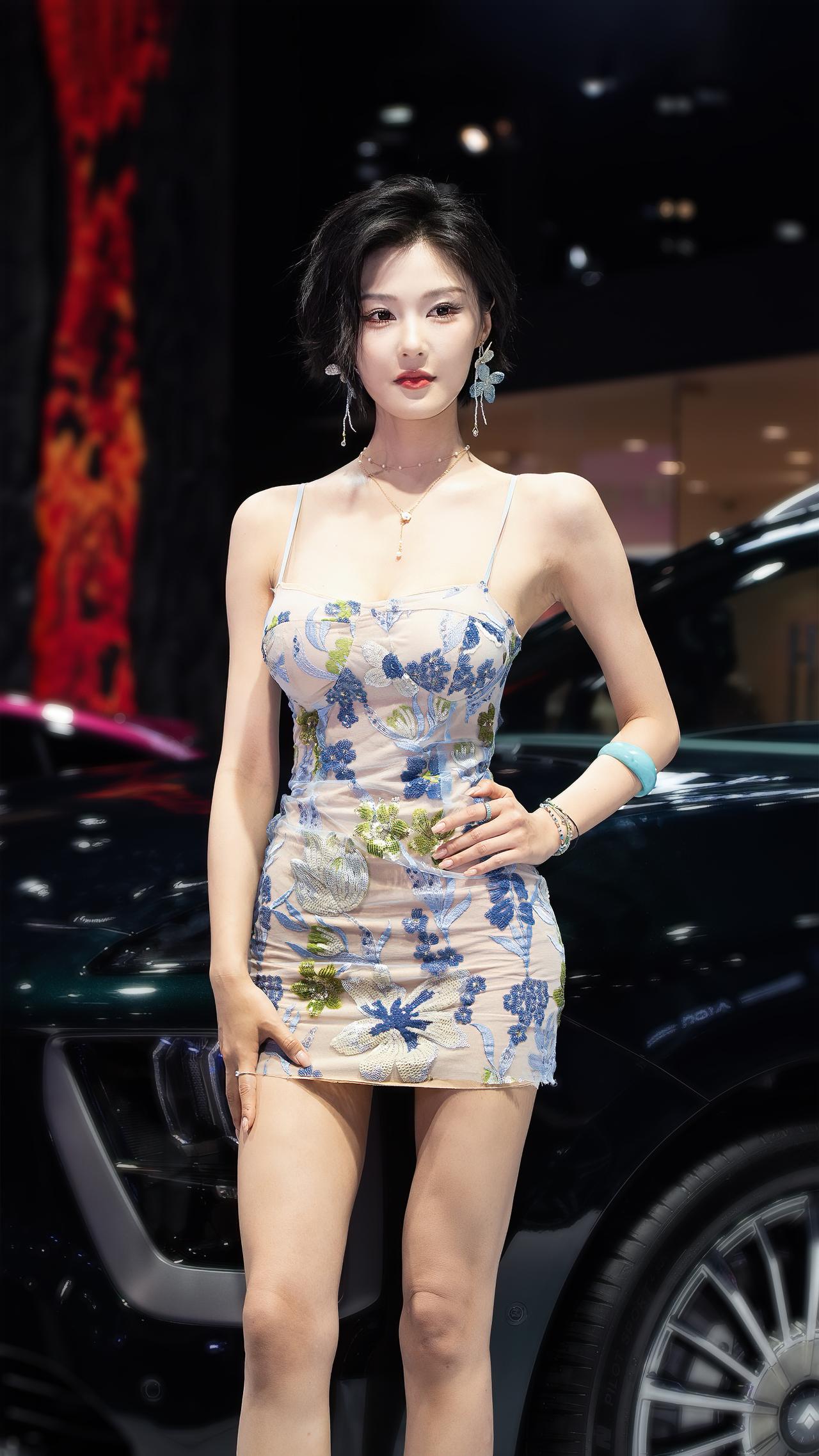 程儿程儿身材图片 程儿走秀 车模美女 成都车展
