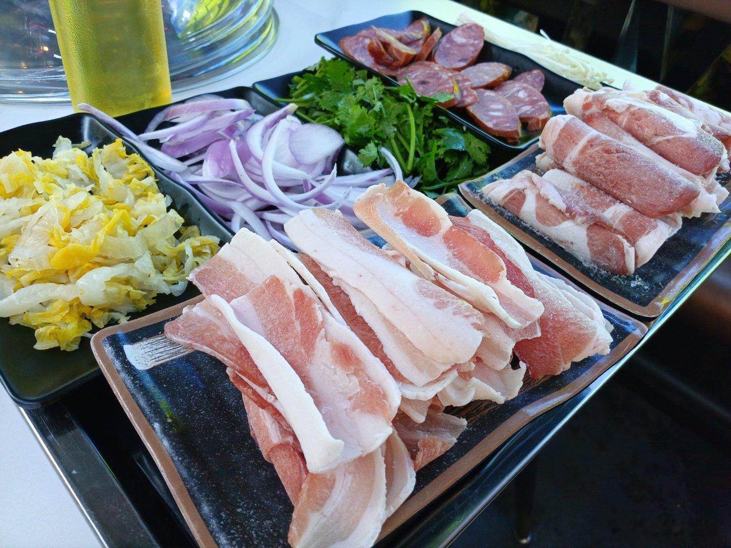 第一次 内蒙古铁帽烤肉。。。我第一次看见这么玩儿的 当时是想 在内蒙古大学旁边 