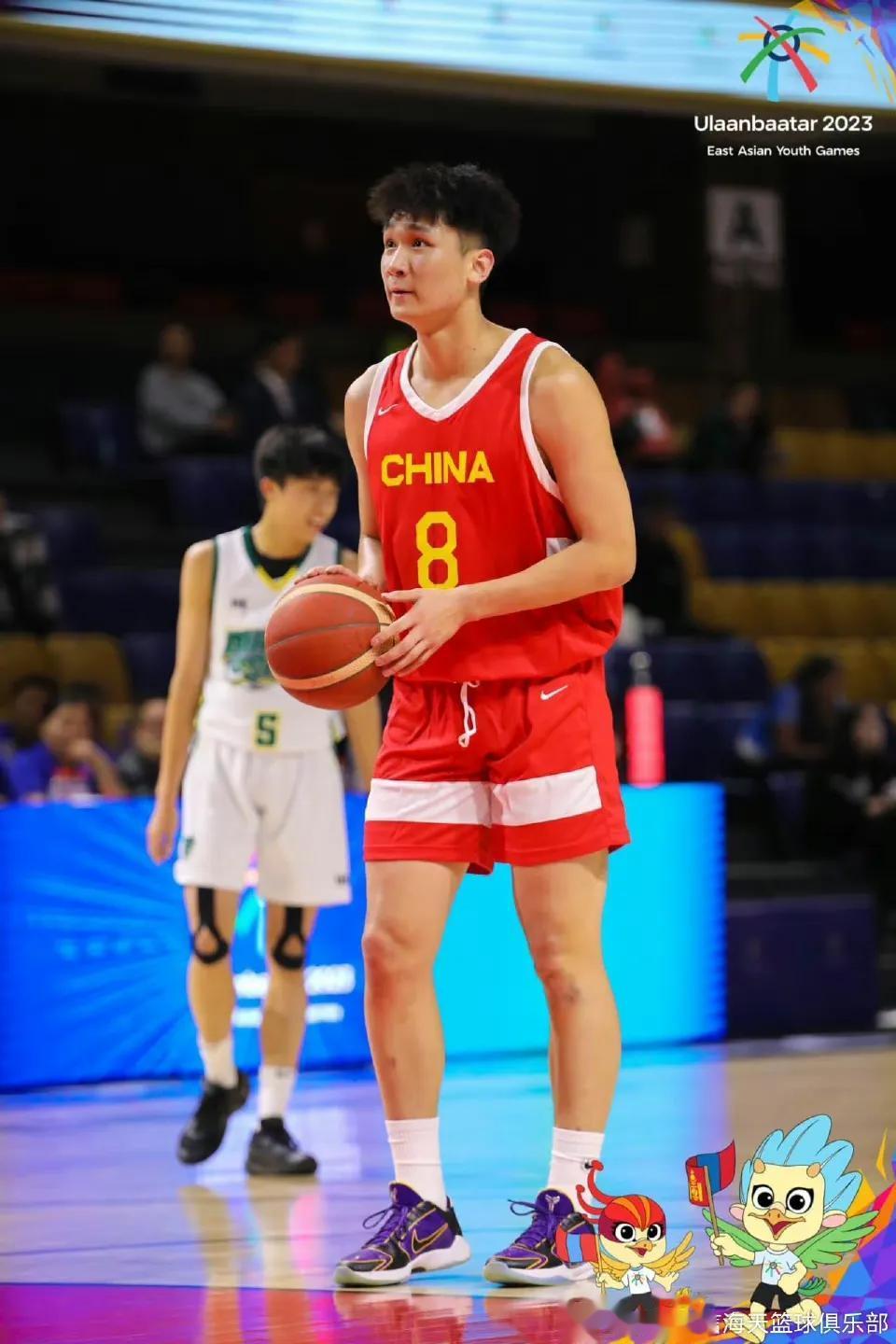 东亚青年运动会中国男篮的管子煜两场发挥的都不错。第一场得到20分3篮板，第二场2