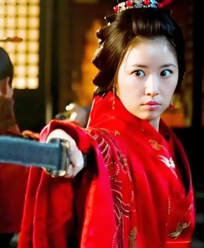 2007年，31岁的林心如毛遂自荐饰演貂蝉，导演回绝：“你长得不美”，林心如又说