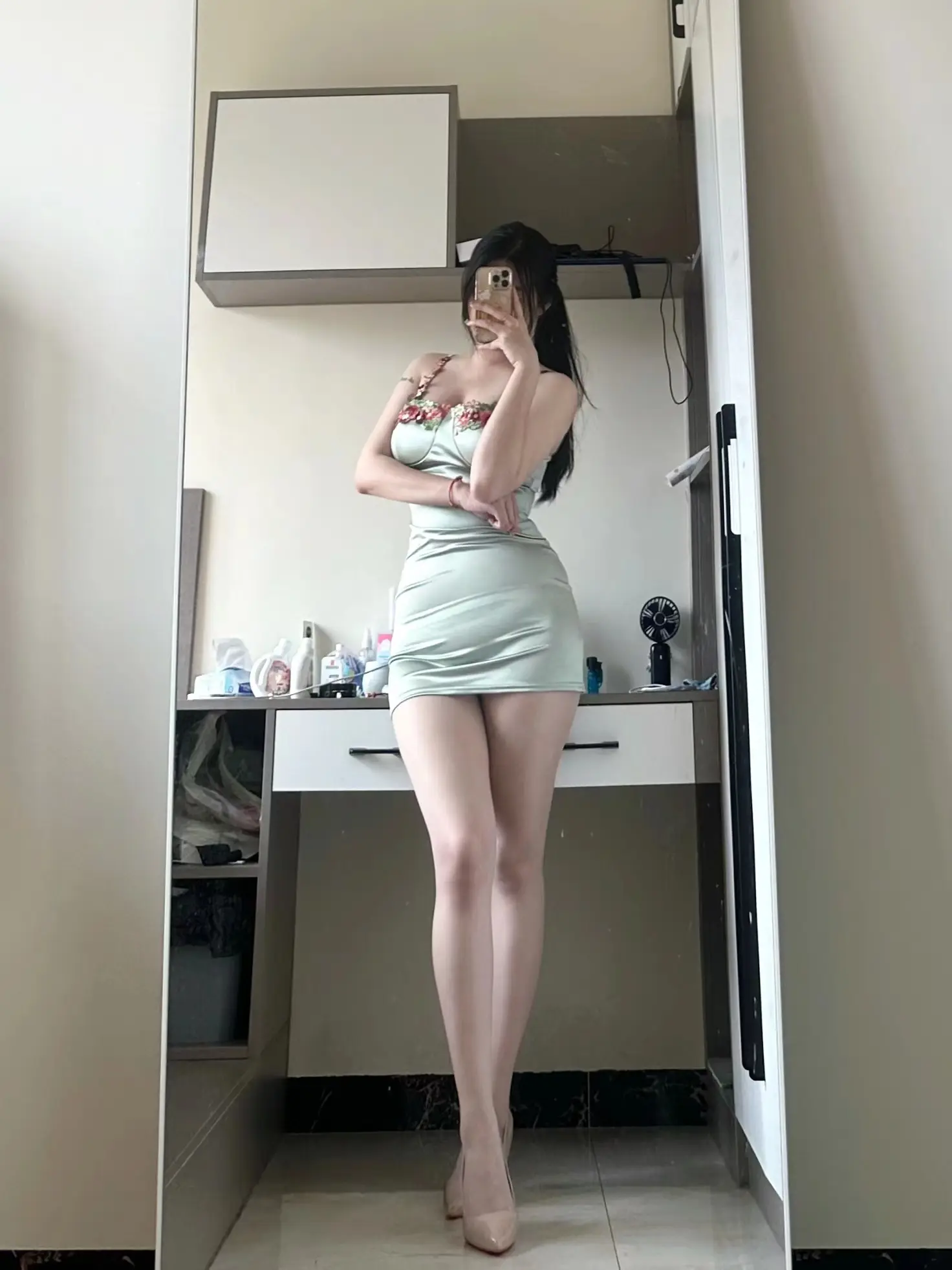 sexygirl 谁还不是小腰精 身材你品你细细的品 听说这是男生都喜欢的动作