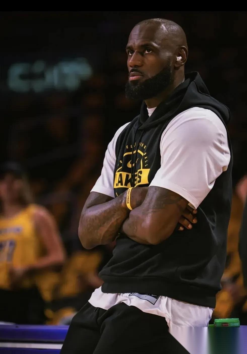 没有东契奇，詹姆斯单核胜火箭，有球迷觉得，原因有3个，詹姆斯不刷数据最为关键。第