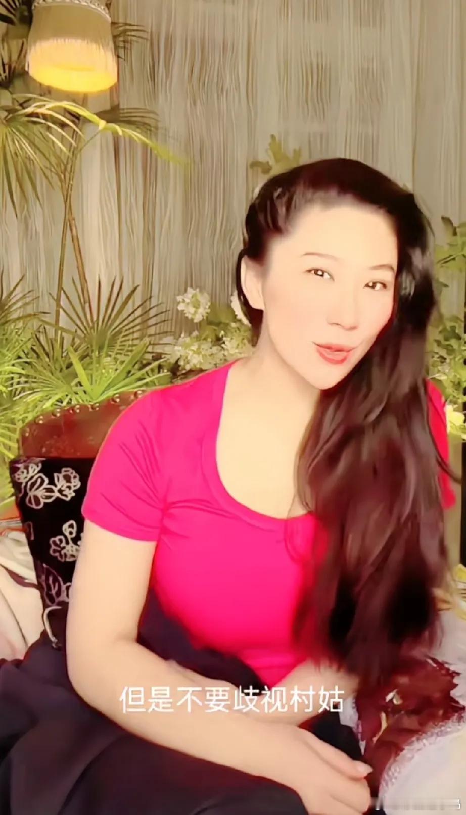 谢贤前女友被网友说像村姑一样Coco回答说：你可以歧视我，但不要歧视村姑。有首歌