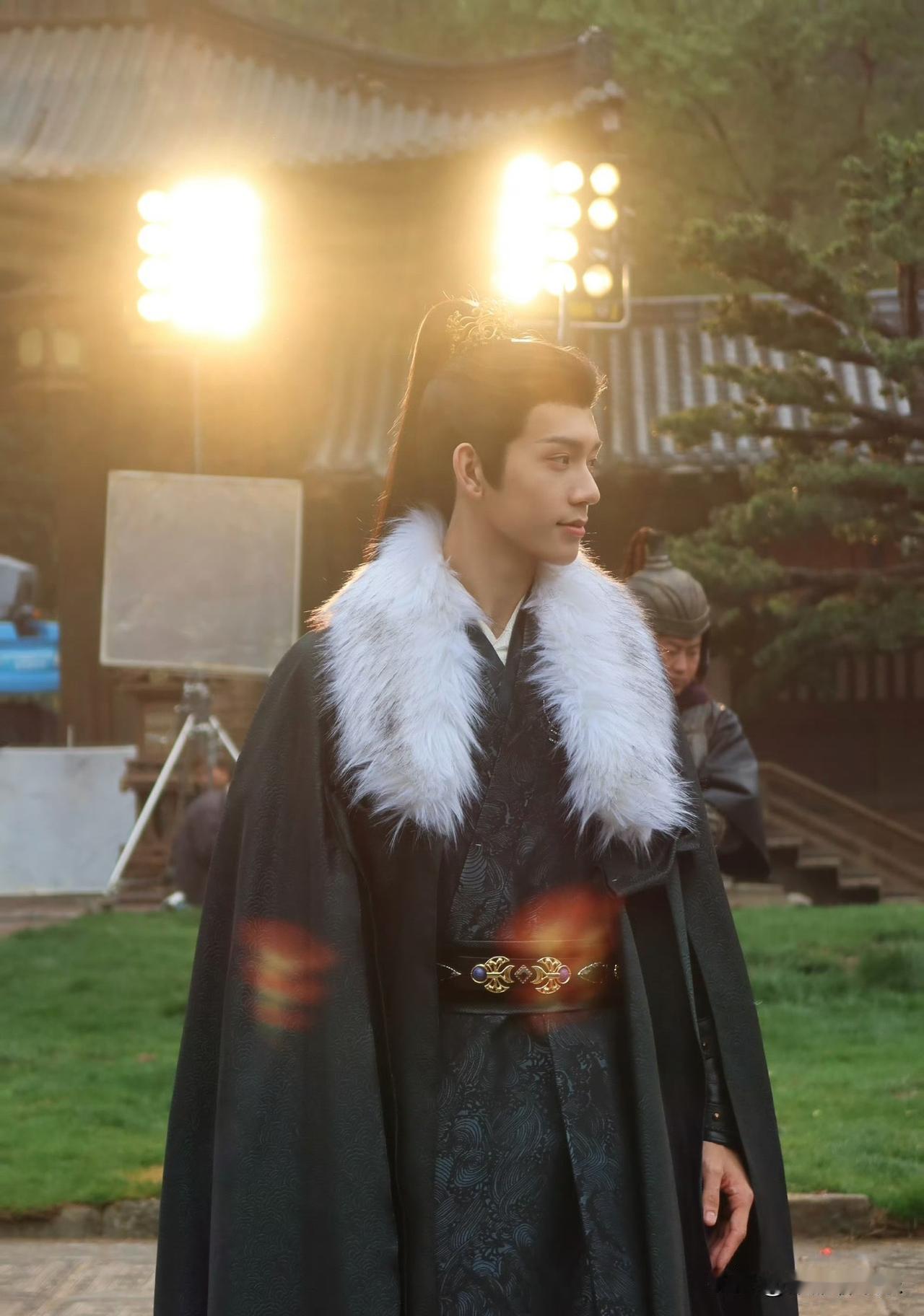 21岁演员林沐然，在《逐玉》中饰演随元青，没想到他1岁就出道了，还被半个娱乐圈的