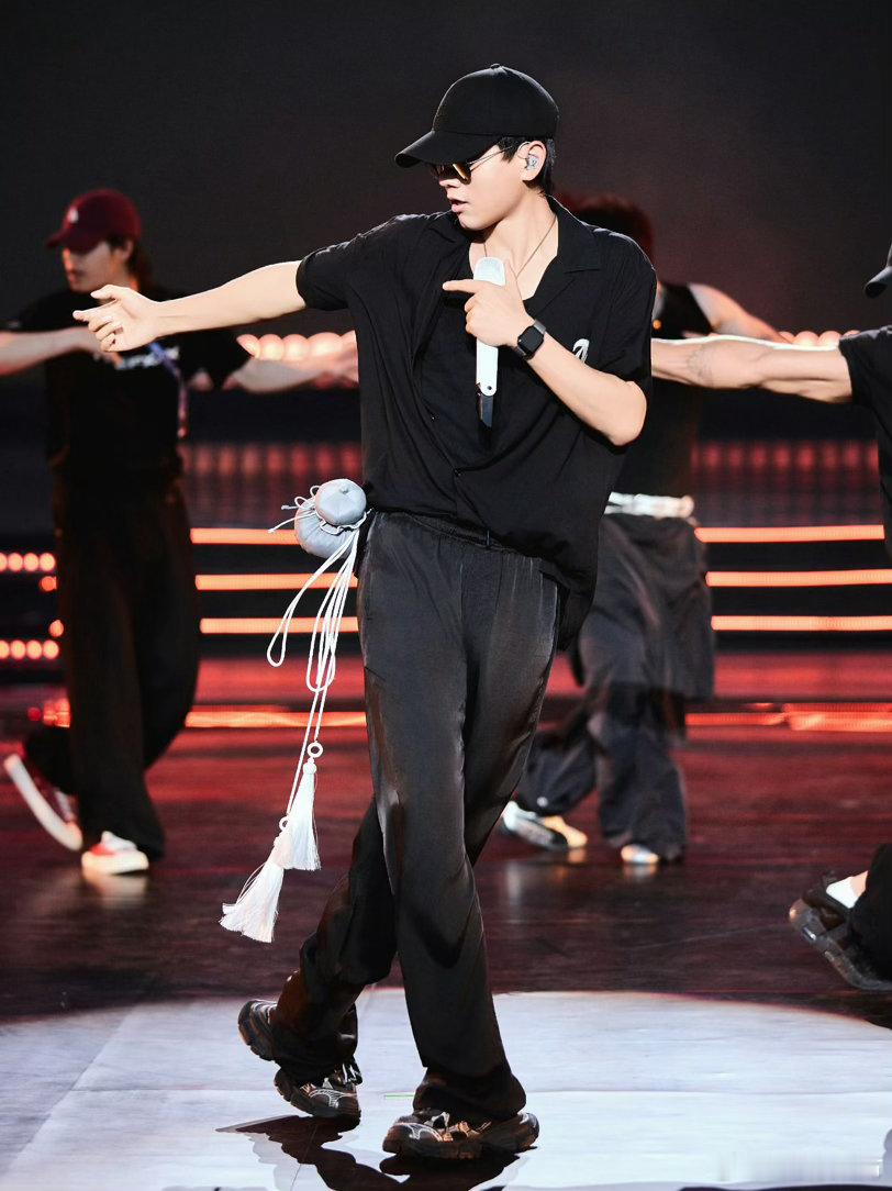 张杰内娱最尊重暑假之人终于等到这一天！张杰2026世界巡回演唱会杭州站审批通过！