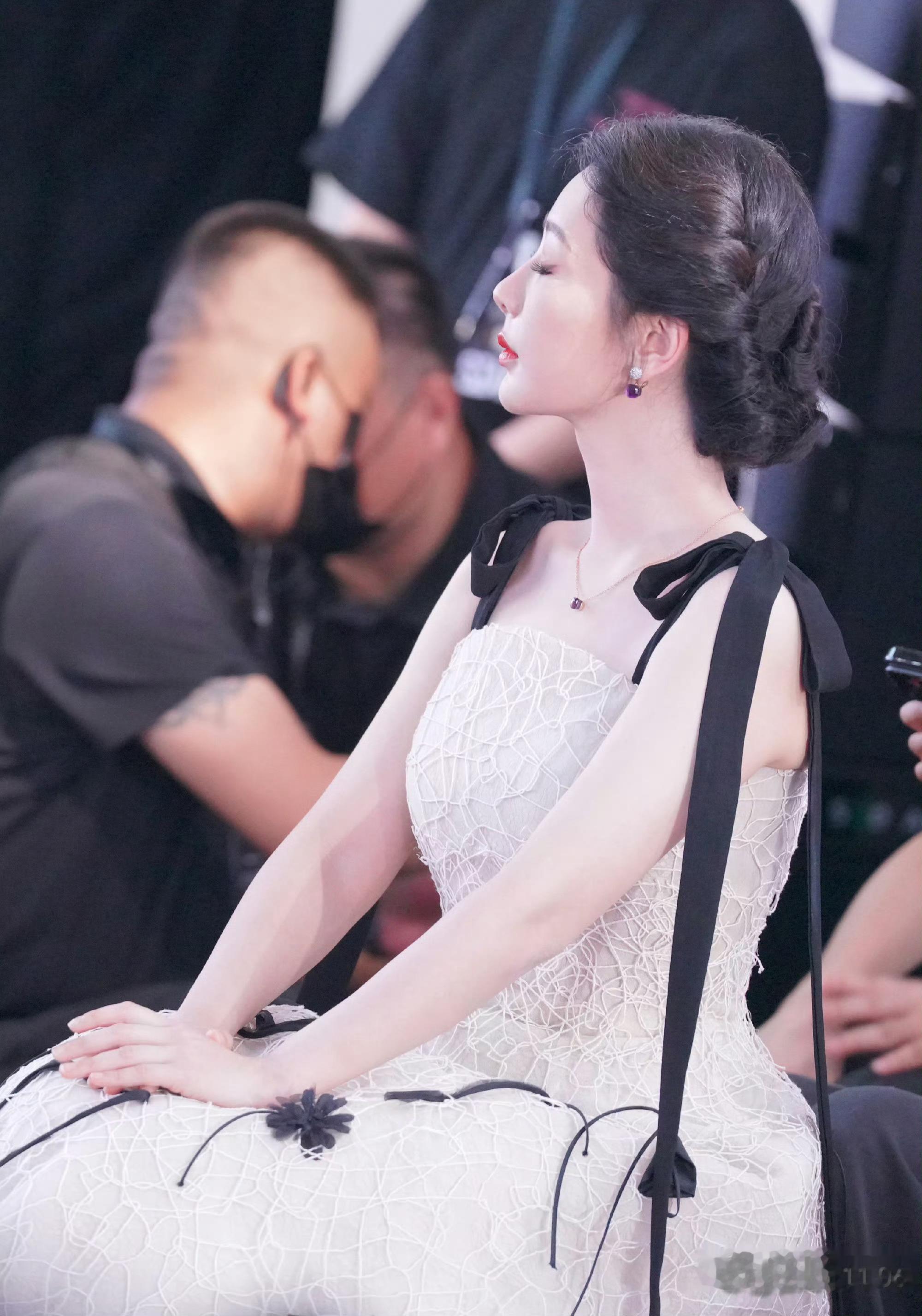 杨紫  yz杨紫董竹君 yz杨紫玉兰花开君再来 你的名字，是我读过最短的情诗。杨