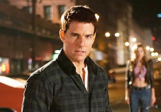 曾经通过电影还蛮喜欢汤姆·克鲁斯，
后来，那是个什么东西啊、简直就是个心理扭曲的