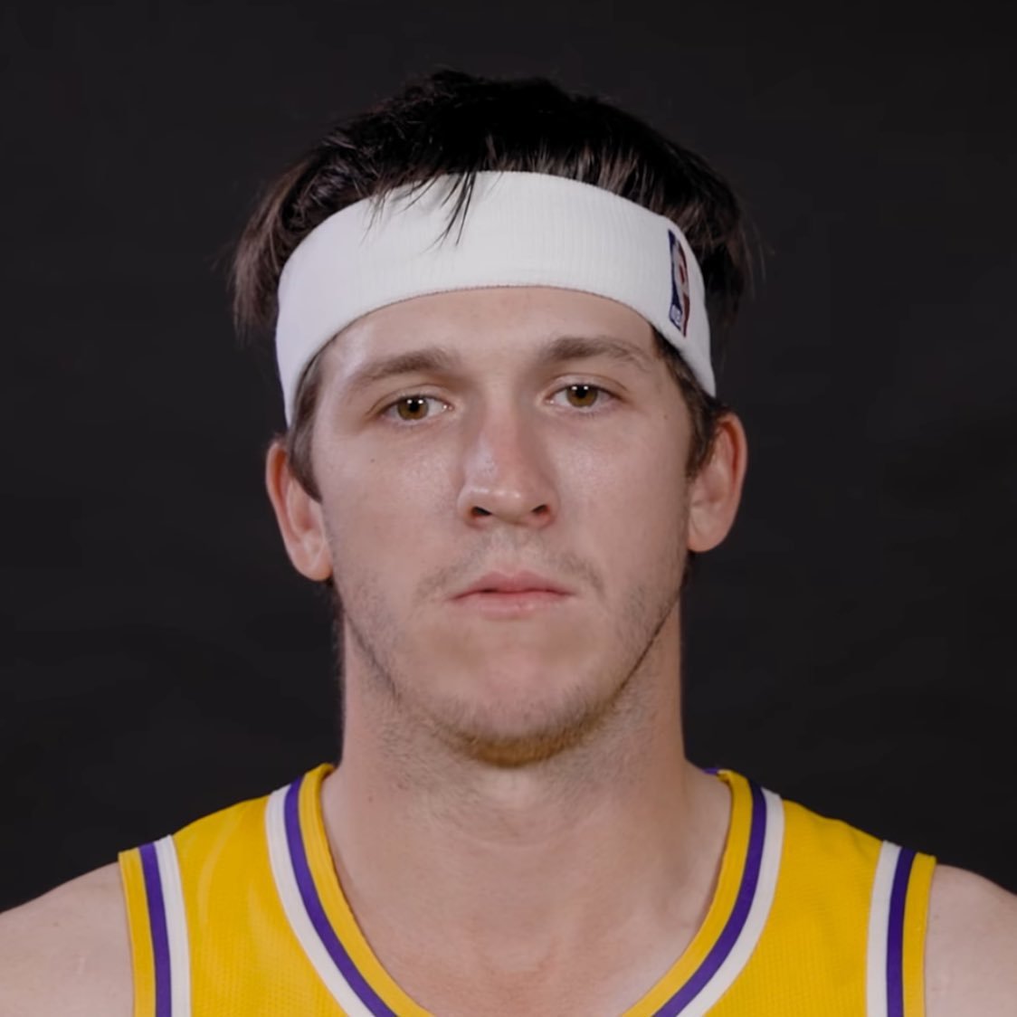 里夫斯二级小腿拉伤（部分撕裂），将在4周后重新评估，可能的复出时间表是5-6周。