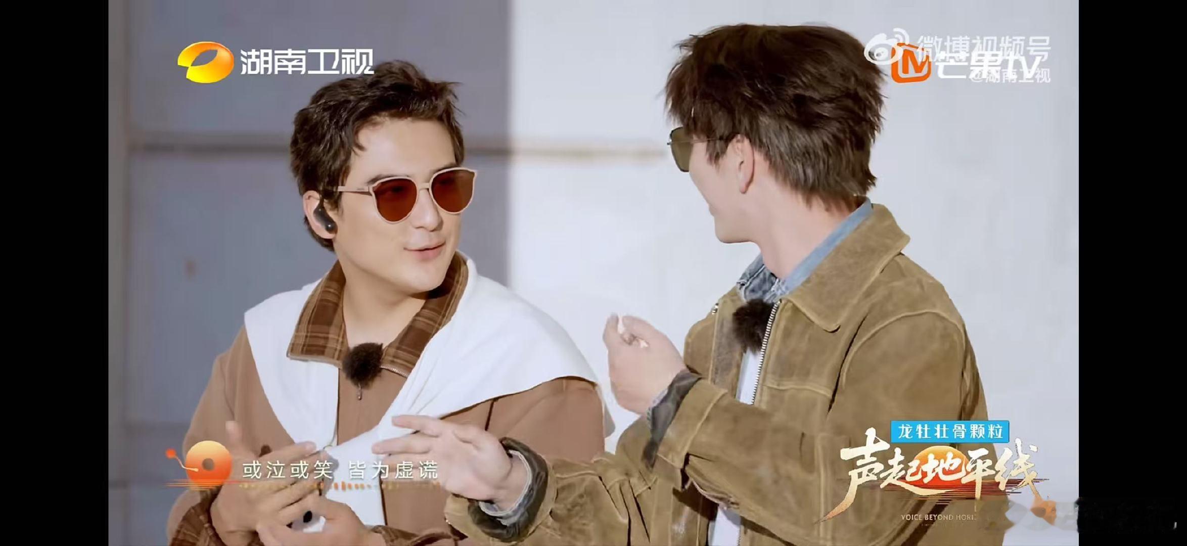 音乐人开团秒跟只需一个眼神声起地平线阿斯塔纳歌剧院中，蔡程昱看到《弄臣》海报即兴