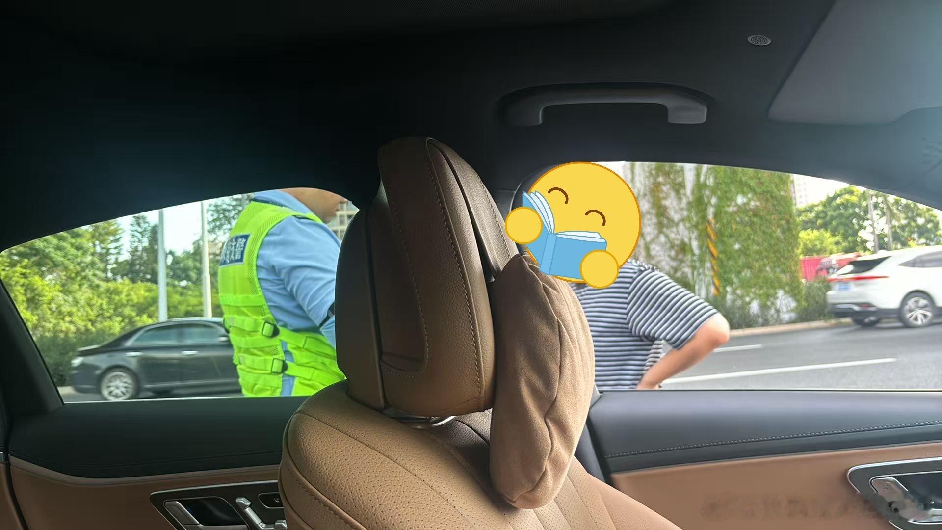 见过查酒驾查驾驶证的、第一次见查拖鞋的、结果穿的就是拖鞋！MD 😭 警告扣三分