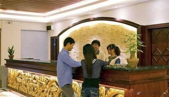 山东泰安，一女子在怀孕七个月的情况下，仍然与情人开房发生关系。过程中，女子突感身