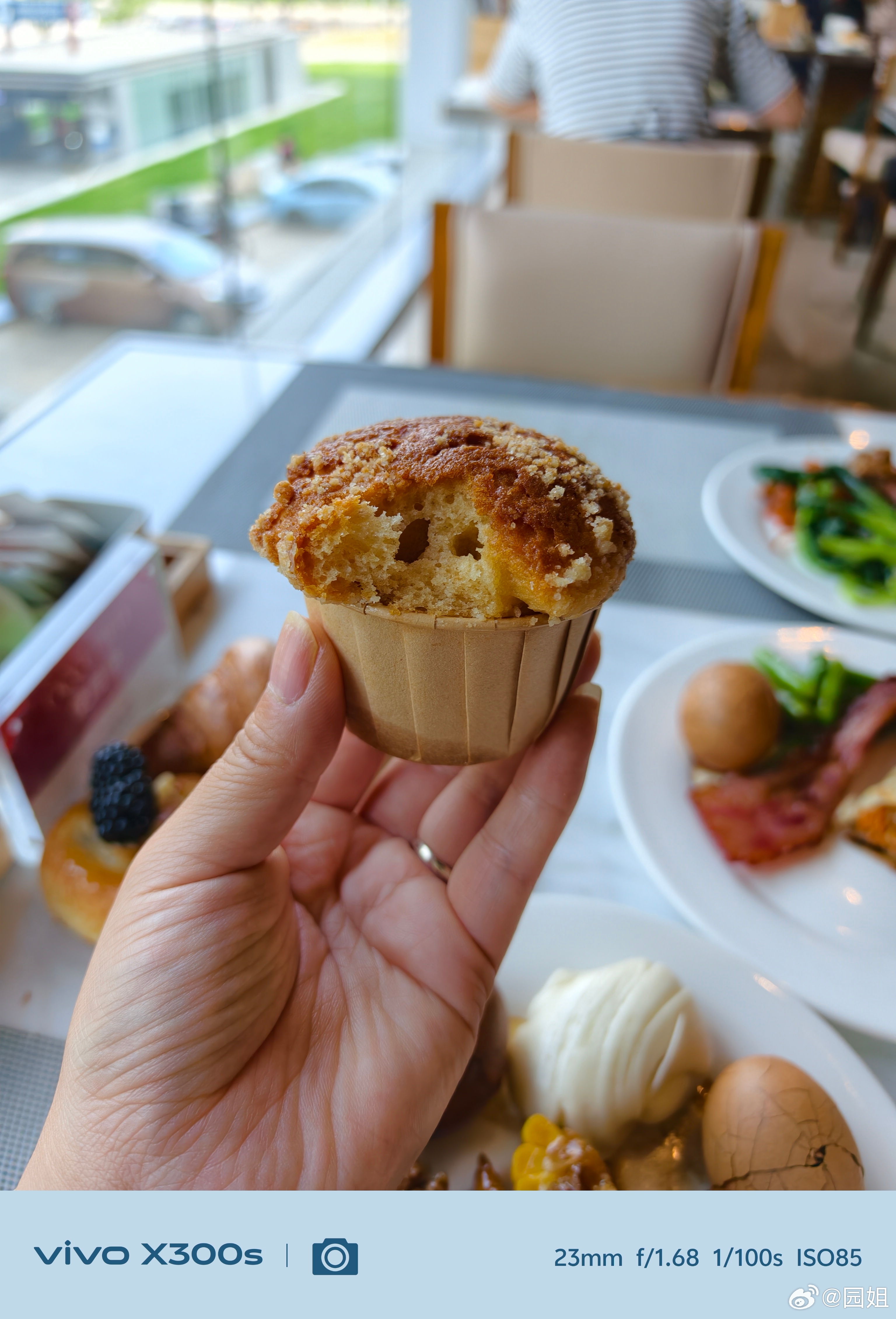 这个酒店的甜品不错，玛芬蛋糕不会太甜还软糯香浓