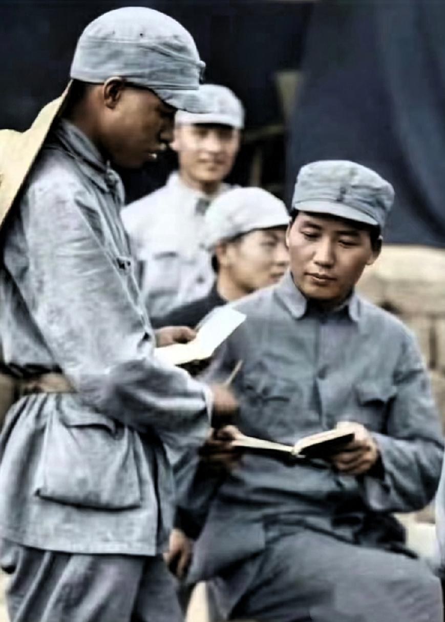 这不是演员，而是伟人本人一代伟人永远在人民的心中 向伟人致敬 永远的教员 我辈当
