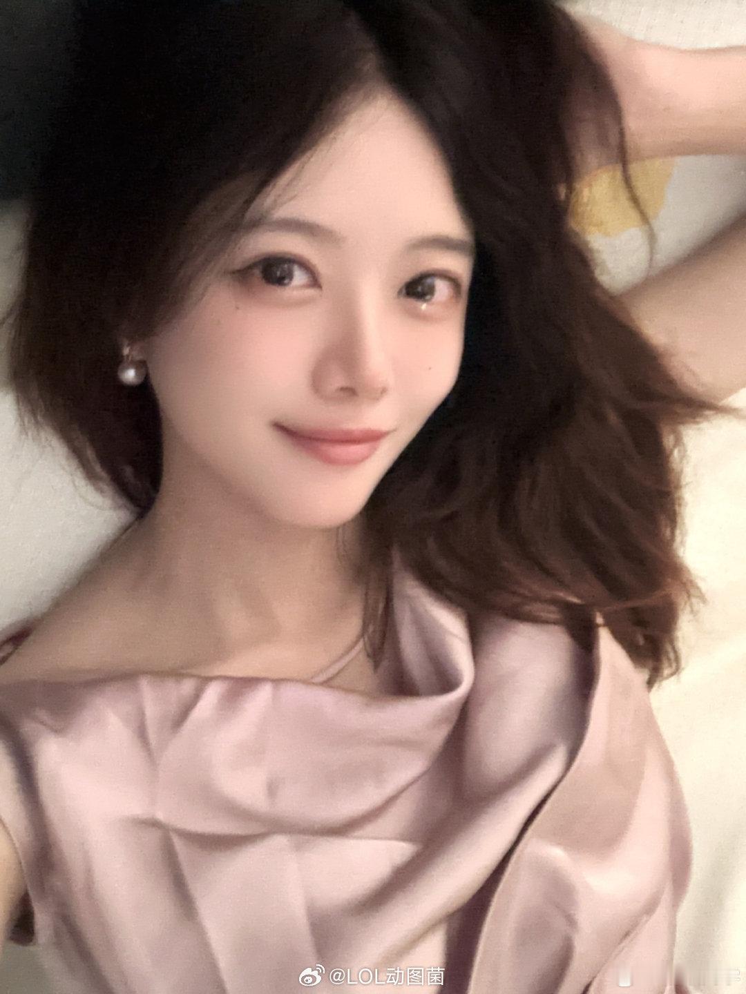 昨晚这套皮肤顶级魅惑👍骆歆晒照：七夕快乐 没错你时空穿越了~#英雄联盟# #2