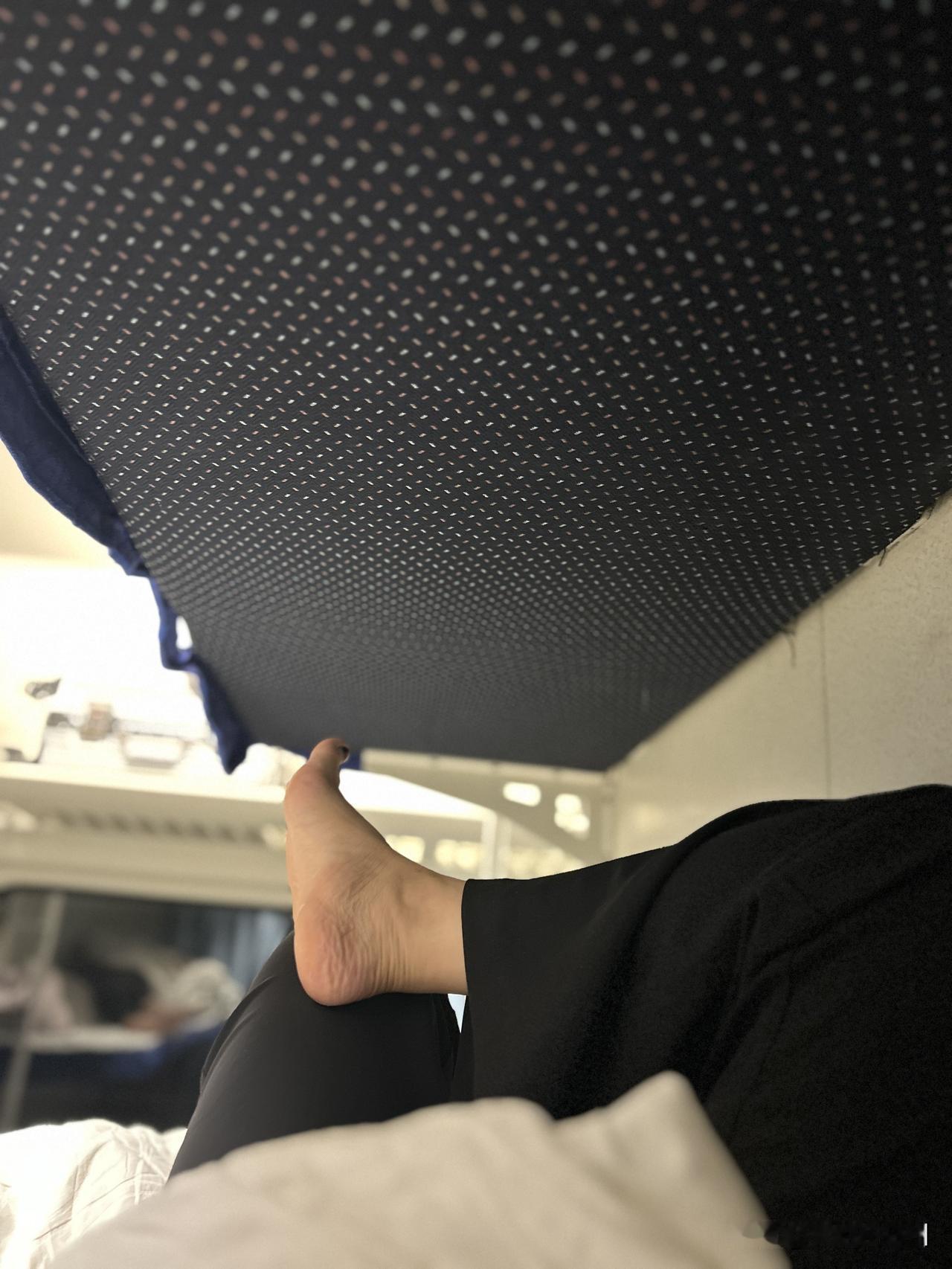 我再次开启了说走就走的旅游，进京城，这次带着我14岁的儿子，昨天还在郑州吃着烩面