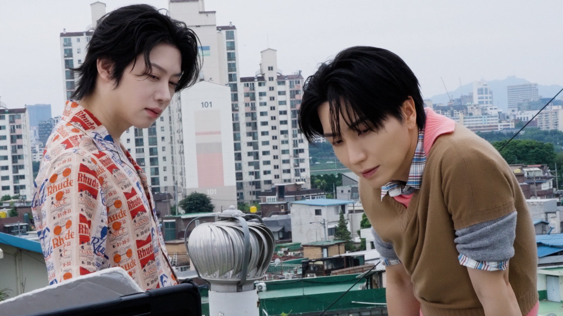 “CB百蓝_。260716 官号更新利特金希澈 相关：SUPER JUNIOR-