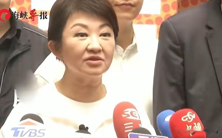 在当前蓝营政坛当中，卢秀燕是绕不开的重量级人物。
 
执掌台中市多年，她把中部经