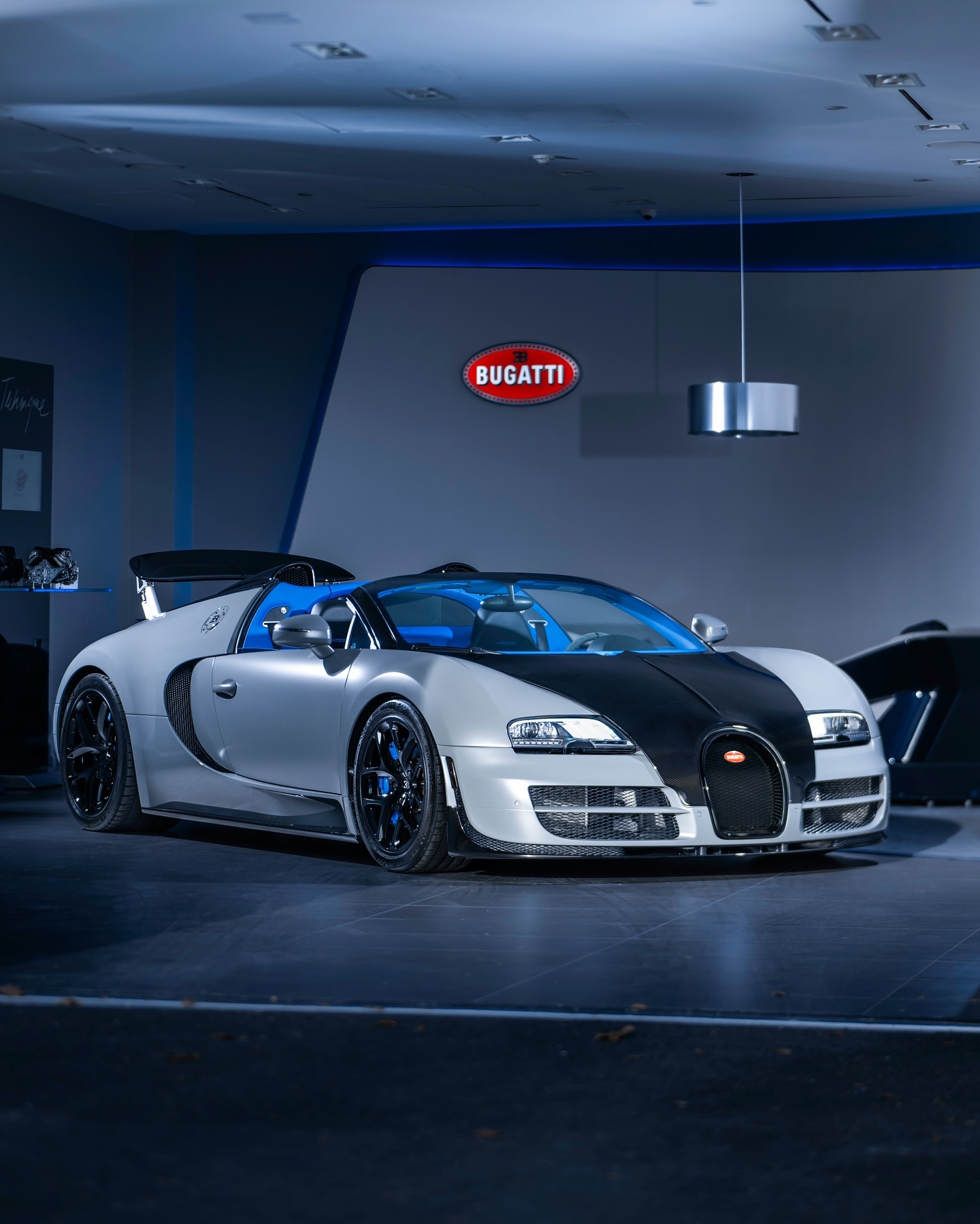 Bugatti Veyron布加迪 按照国内的网络环境，现在开布加迪Veyron