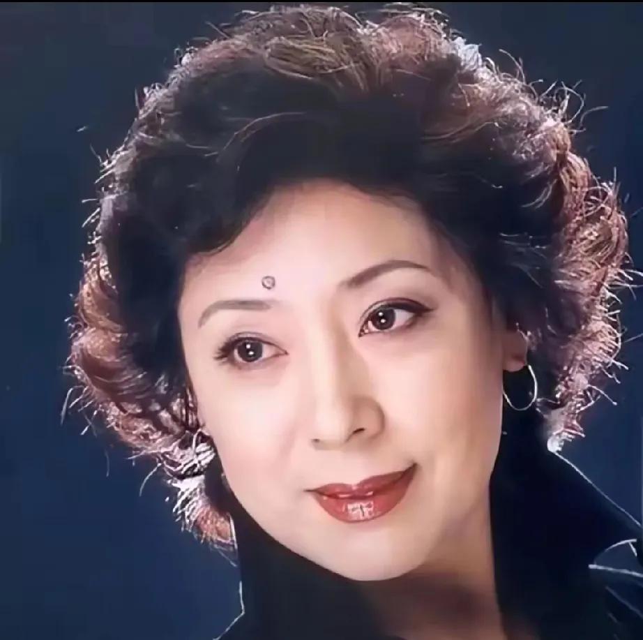 70岁关牧村住500万养老院竟被骂“不孝”？网友这波操作太离谱！
    当年凭