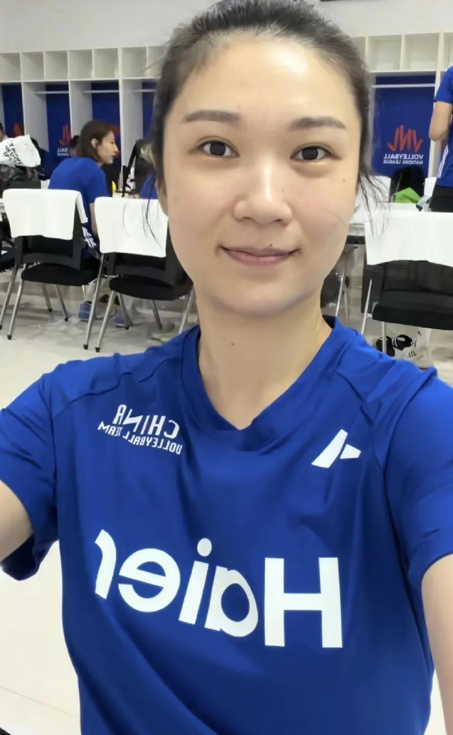 中国女排姑娘，
又有两人确定出国打球。
其一，现国家女排自由人王梦洁，
将加盟美