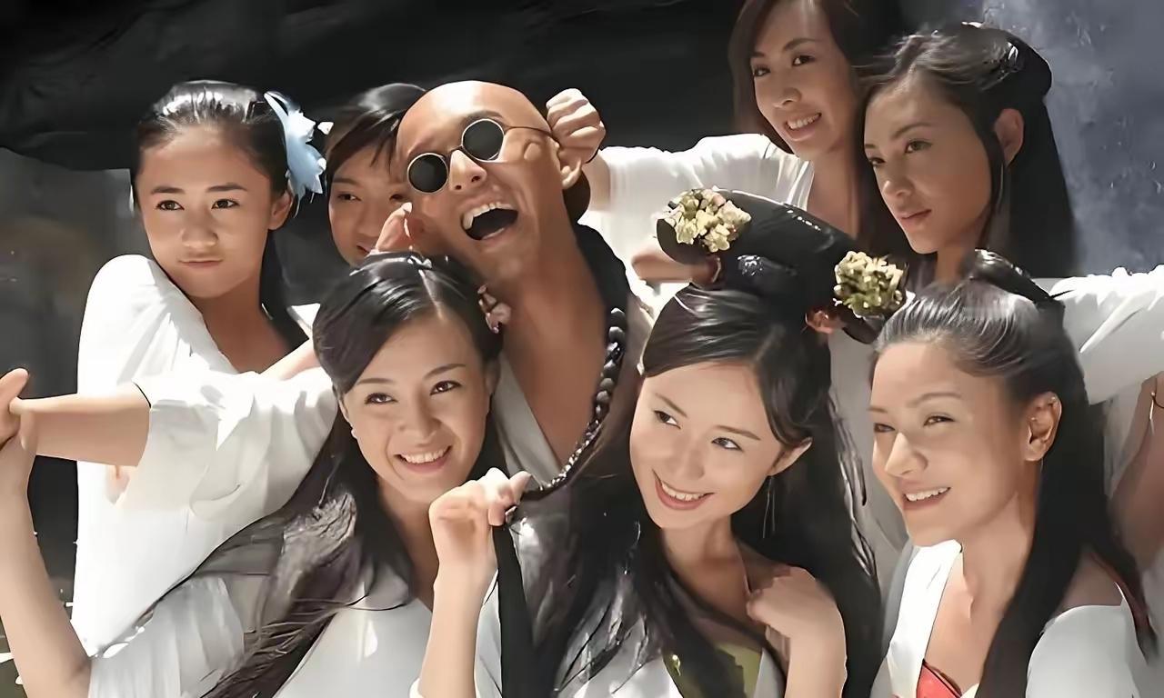 韦小宝有七个老婆是因为他懂得珍惜，不像张无忌那样优柔寡断
还有曾柔，虽然她戏份不