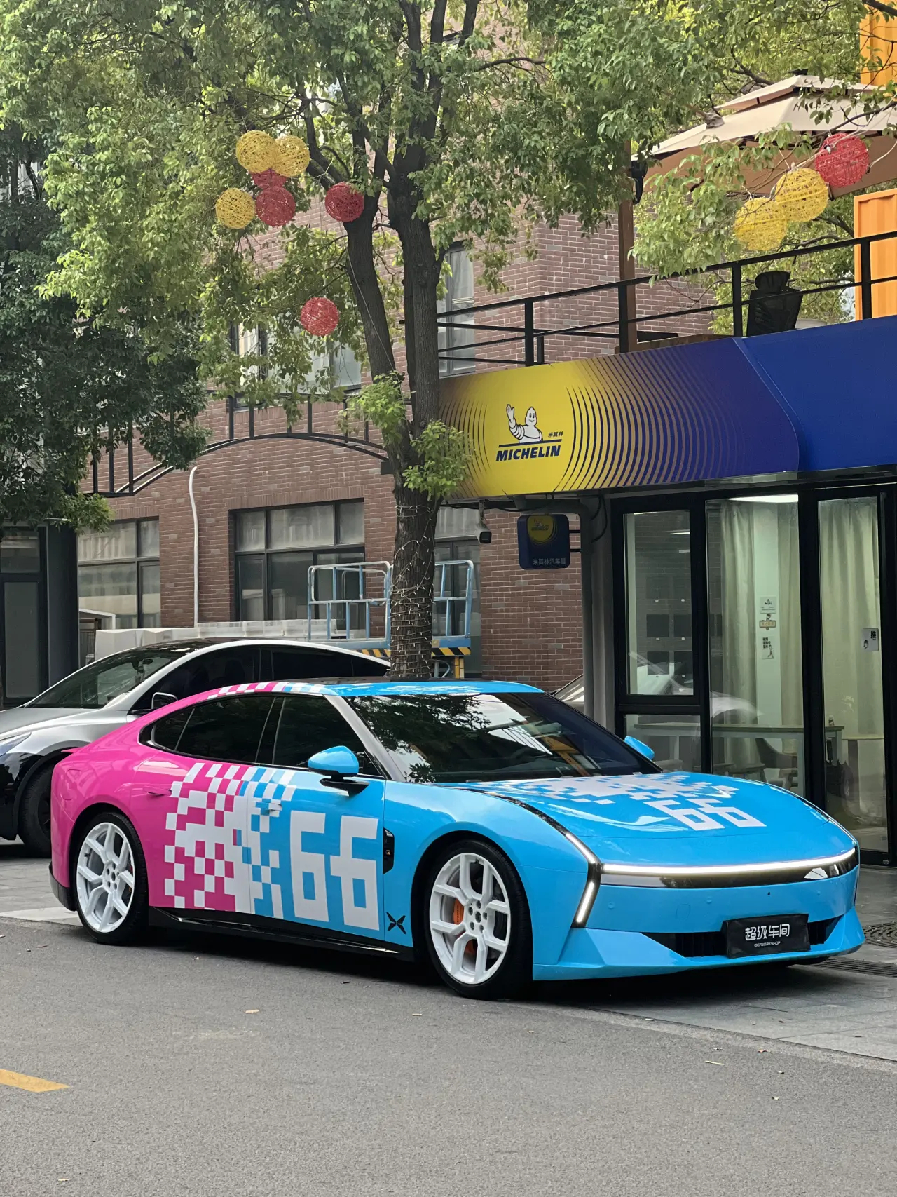 新P7这颜值到底是正义还是争议！？有人觉得帅惨了又有觉得丑放一组 超级车间 贴的