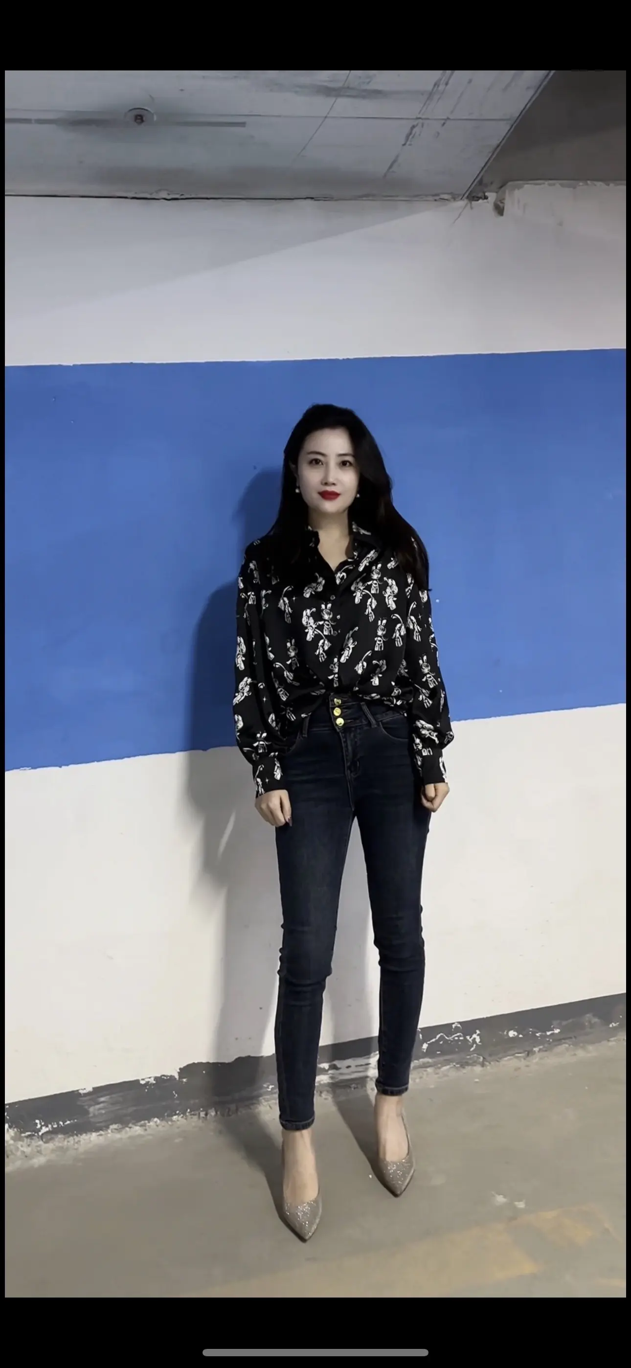 永远别去嘲笑一个咬牙努力的女人，这个社会，只要一个女人没自甘堕落，没走...