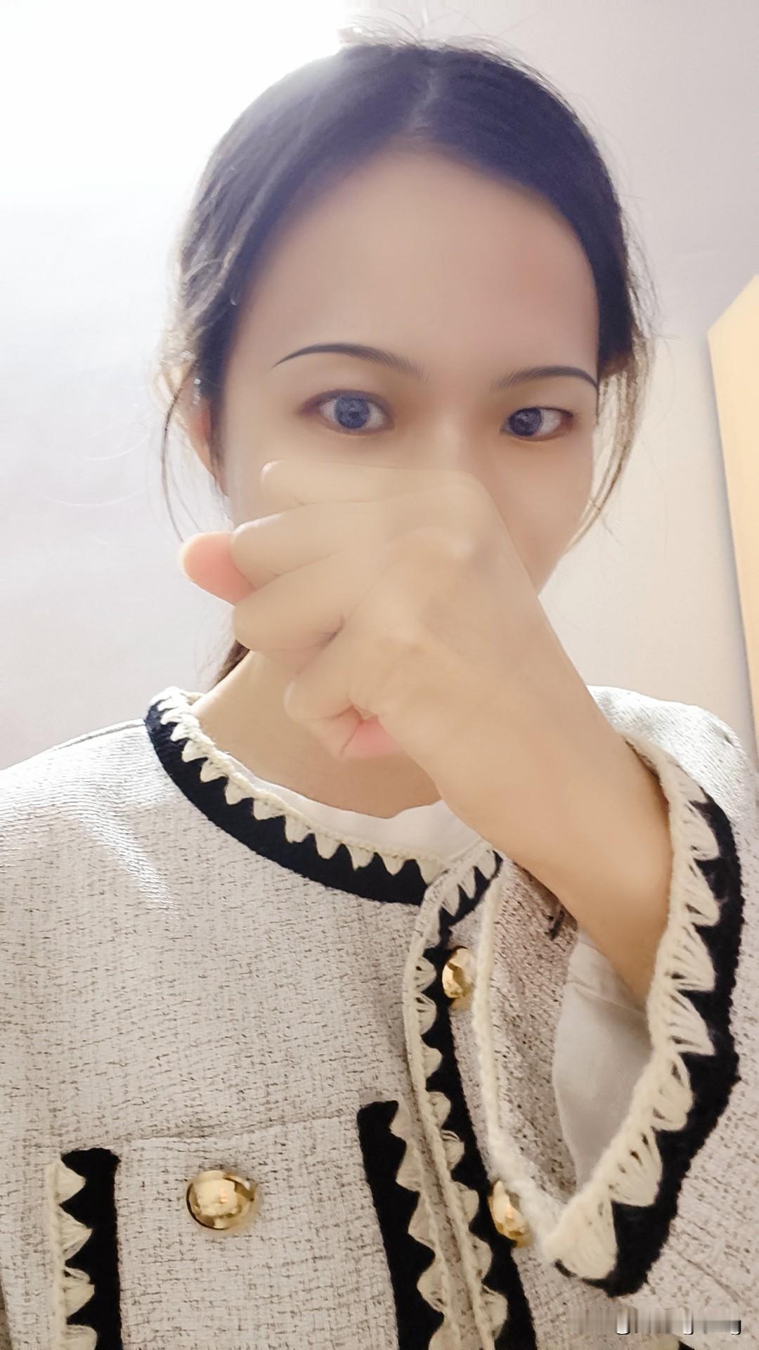 分享我这周有趣的事：
去年纹眉，现在基本上看不到颜色了，又可以物色去哪里纹眉了~