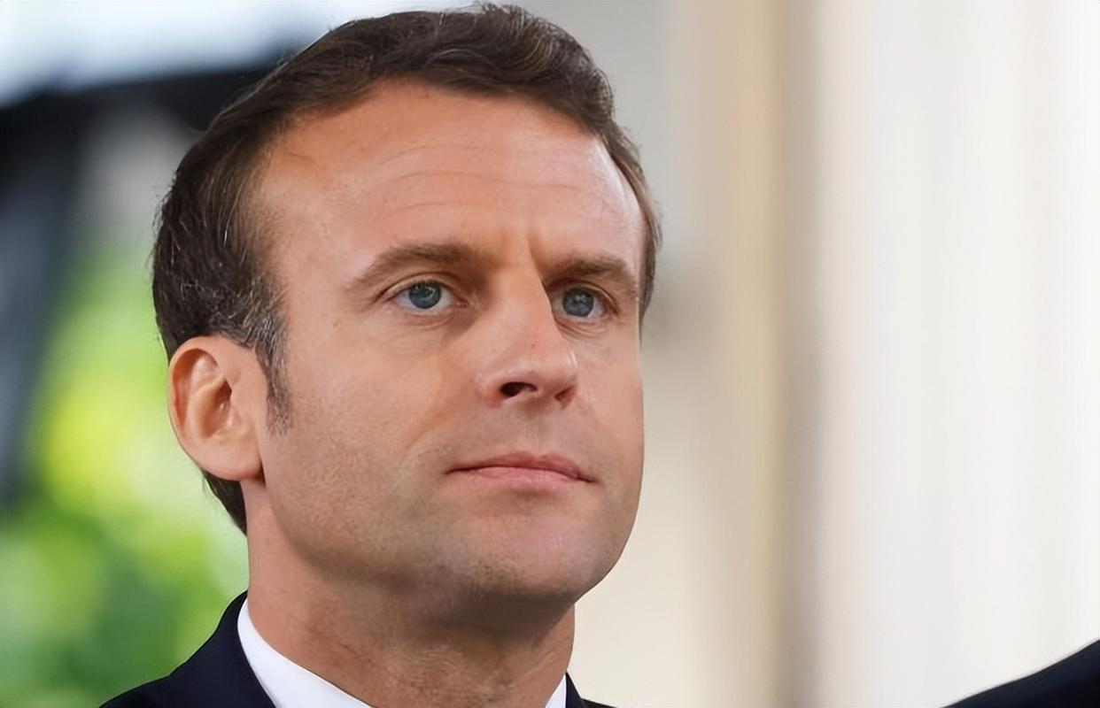 马克龙沉默了！
巴黎游行直指普京，法国政府为何不敢接话。
 
俄乌战争即将满4周