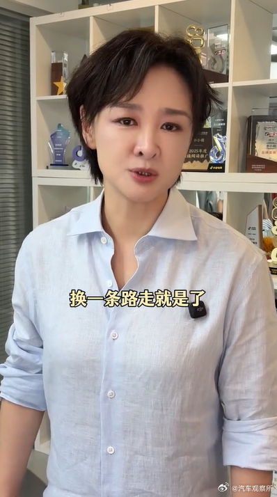 【李小萌谈唐尚珺】李小萌借唐尚珺故事寄语高考生 6月8日晚，李小萌发视频谈及唐尚