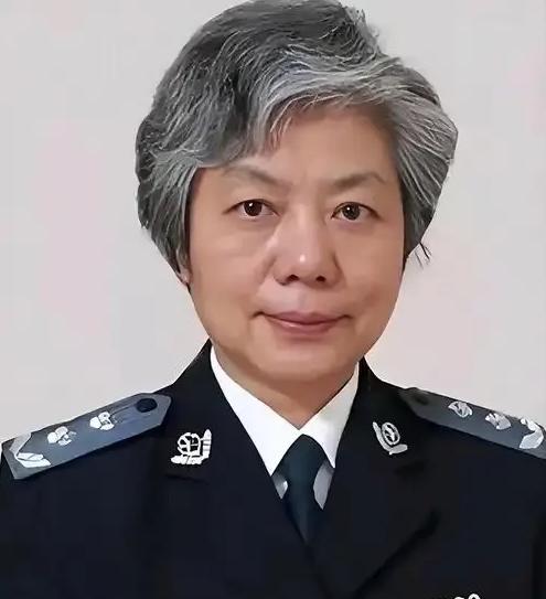 “不能判刑，那就高额罚款！”中国人民公安大学李玫瑾教授建议，凡是扶了老人被要求天