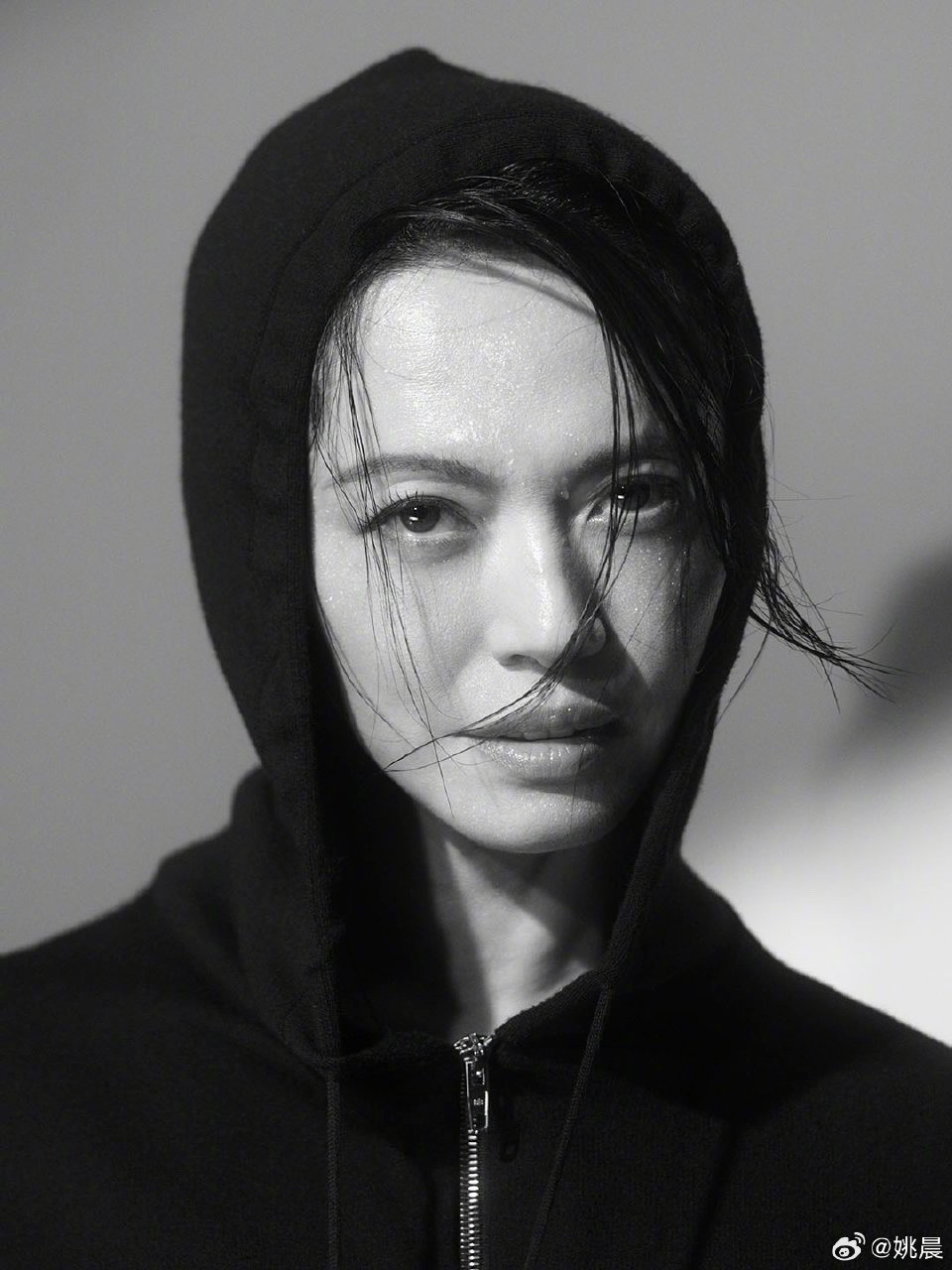 姚晨水果姐合照姚晨送水果姐虎头帽 姚晨晒出和水果姐Katy Perry的合照，好