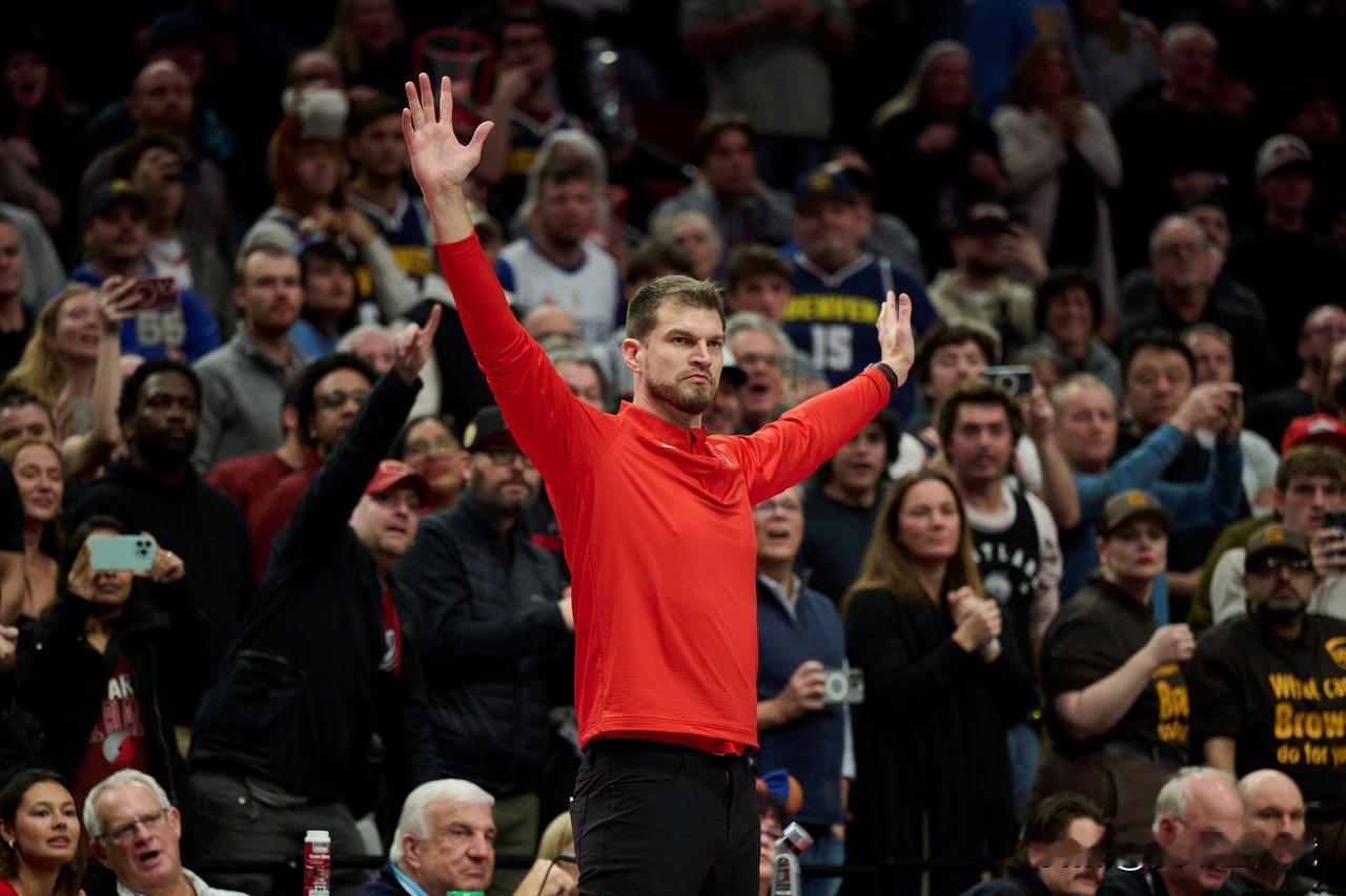 斯普利特赛前承诺给杨瀚森更多时间，实战却食言引发争议！

在开拓者对阵公牛的赛前