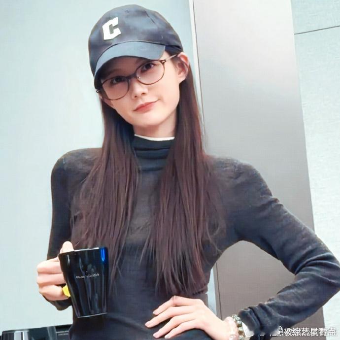 李一桐 快点打车回家我报销 天哪，这完全就是一个宠粉的天花板了，李一桐说快点打车