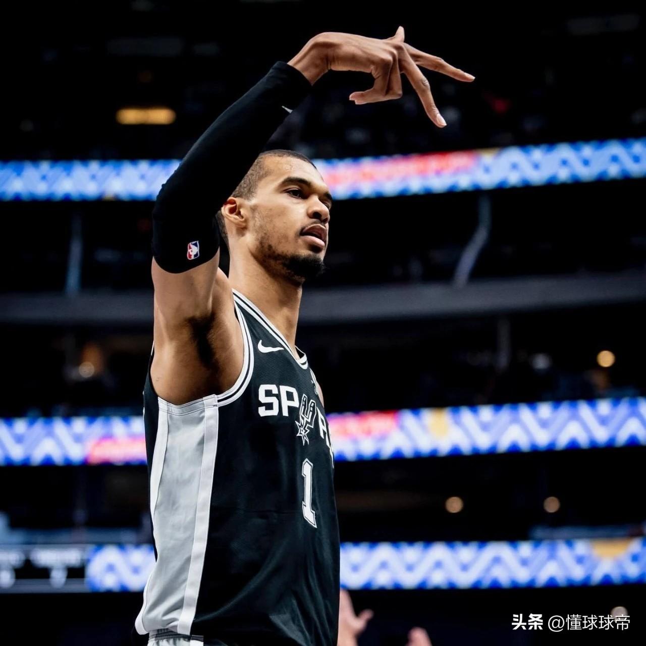 会防守的文班亚马逆转了25分，不会防守的约基奇输了39分!

在今天马刺与快船的