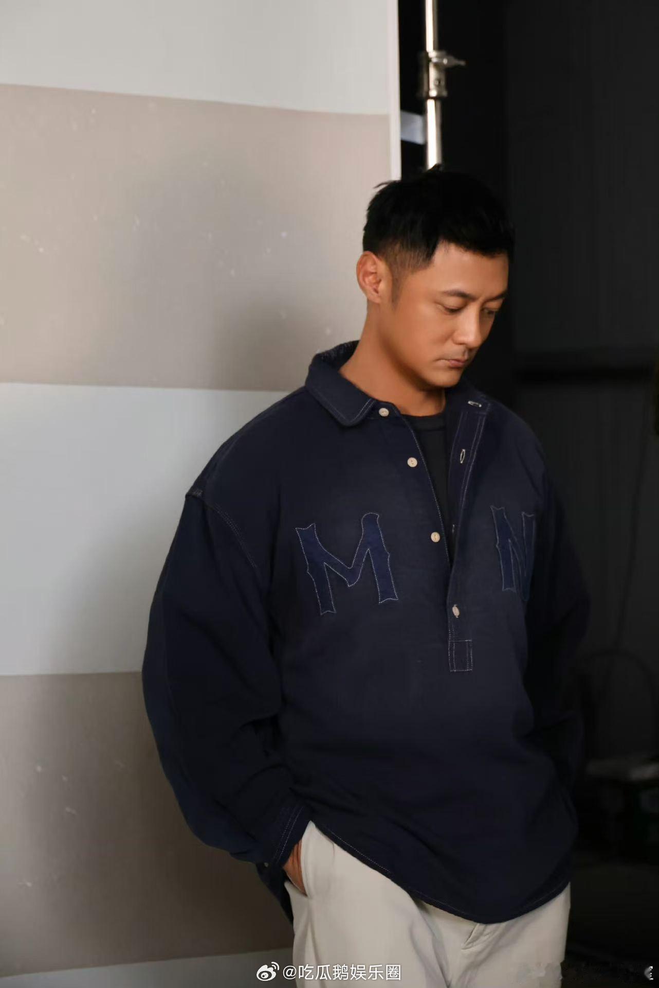 余文乐 粤语版天后披荆斩棘直播披哥直播意外收获惊喜，余文乐开口唱粤语《天后》，没