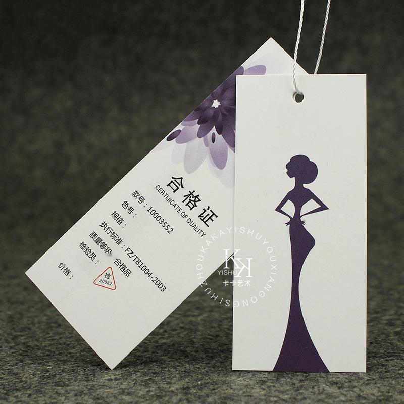 最近，不少消费者收到货，最吸引目光的不是款式，而是衣服上比脸还要大的吊牌，不仅大