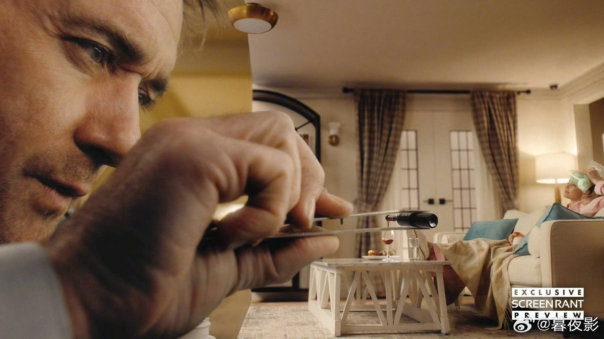 电视剧《迷你妻子》发布新剧照，丈夫意外把妻子缩小了，巨大的变化之后，二人试图维系